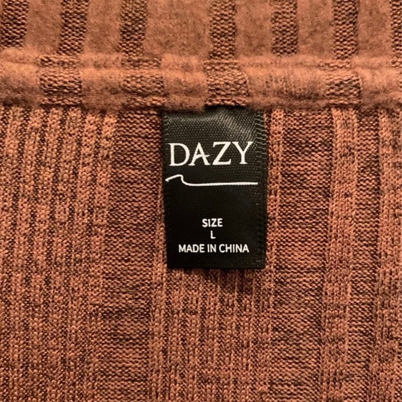 SOLD ✨HP✨NWOT shein dazy bishop sleeve tee/sweater - Picture 5 of 9